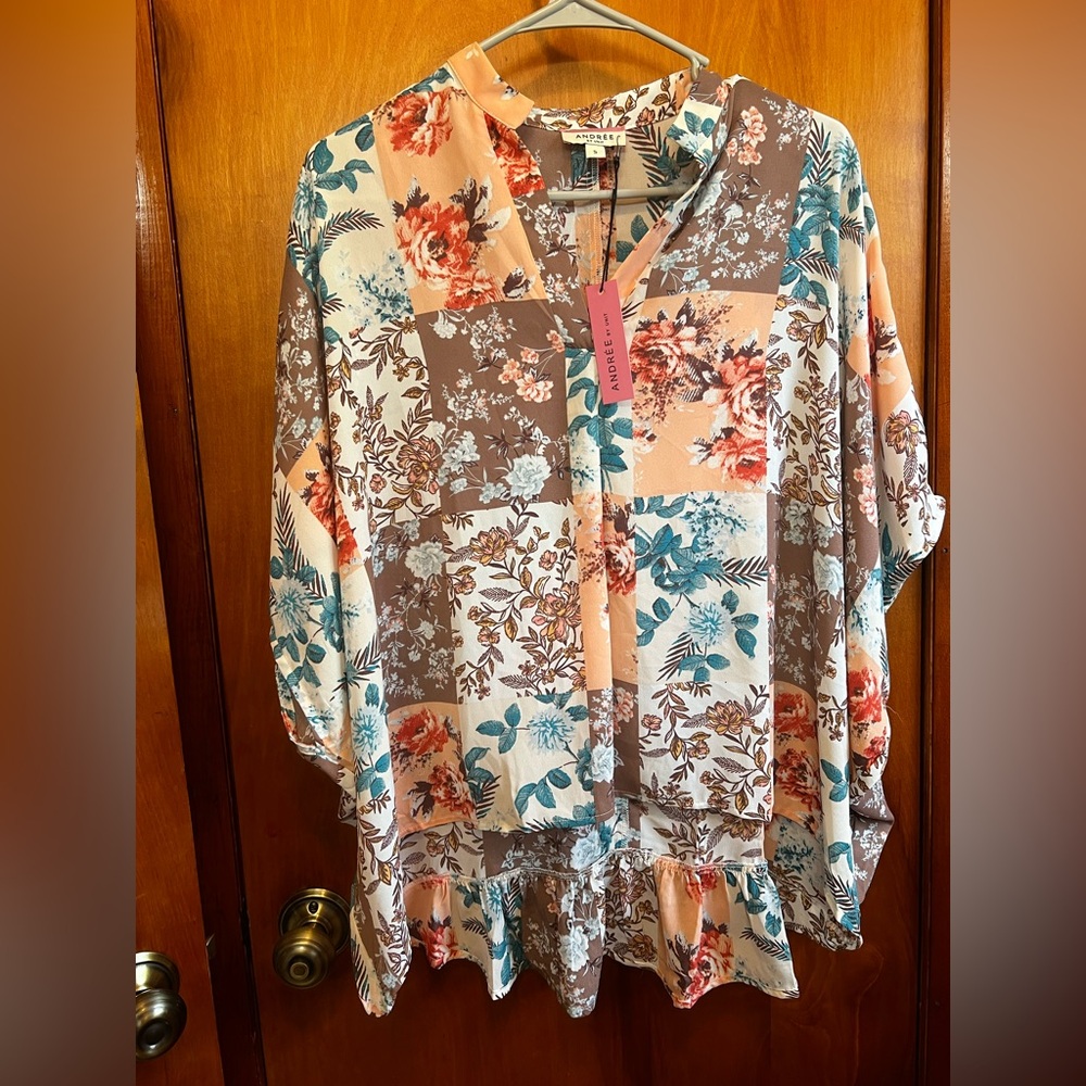 Andree by unit NWT blouse Small color blocking